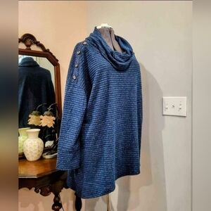 NWT Diagonal Hemline Honeycomb Pattern Sweater